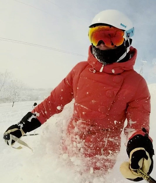 Free the Powder Ski Mittens in the powder